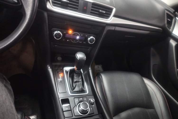 Used Mazda Mazda 3 Axela 2019 Cloud-Controlled Sedan 1.5L Automatic Luxury Model China VI Standard
