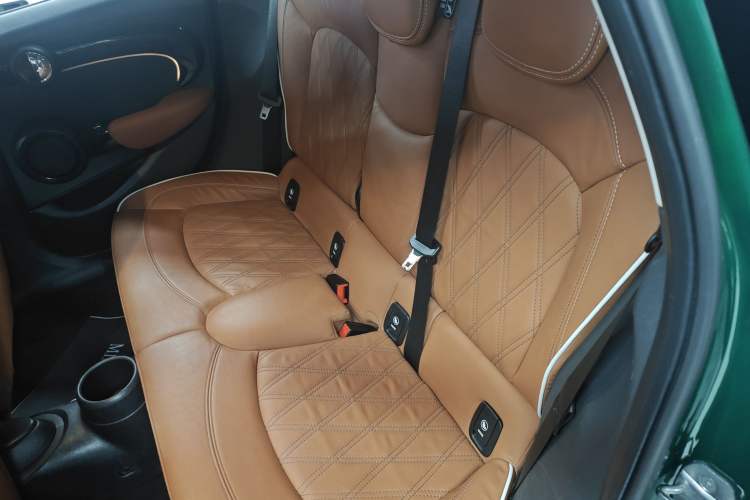 Used MINI MINI 2022 Updated 1.5T COOPER Artist Five-Door Edition