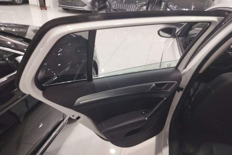 Used Volkswagen Golf 2020 Zhiai Edition 200TSI DSG Comfortable & Ambitious Version
