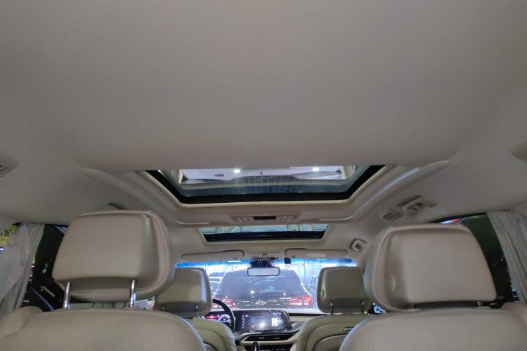 Used Buick GL8 2022 ES Land Cruiser 653T Luxury Model
