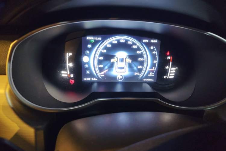 Used Geely Auto Emgrand X7 Sport 2018 1.8TD Automatic Two-Wheel Drive Smart Connect 4G Internet Edition
