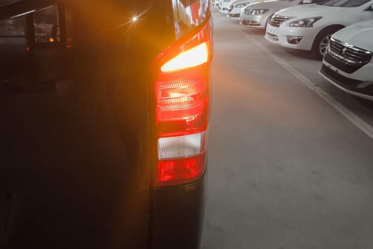 Used Mercedes-Benz Vito 2021 2.0T Elite Version 7 Seats
