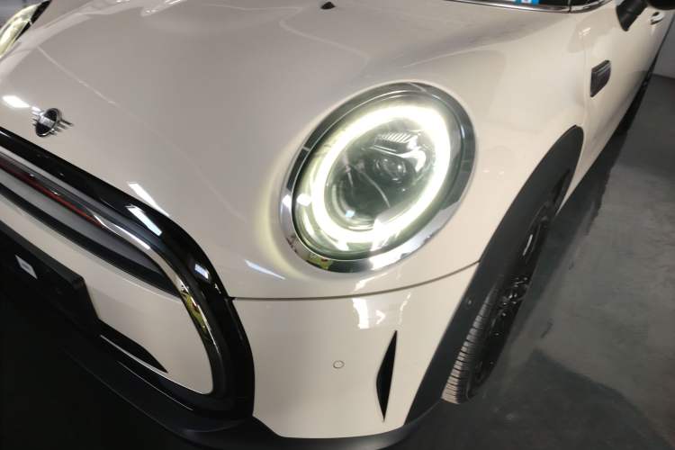 Used  MINI 2022 Updated 1.5T COOPER Artist Five-Door Edition
