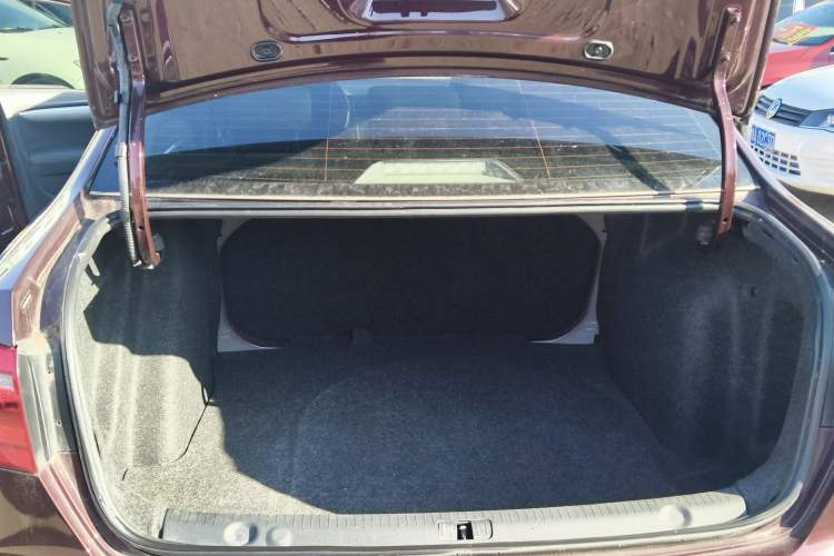 Used Volkswagen Lavida 2013 Revised Classic 1.6L Automatic Fashion Edition