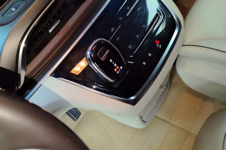 Used Buick GL8 2021 Land Cruiser Executive Class 652T Luxury Model