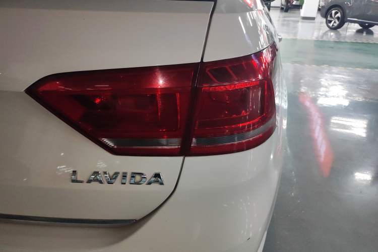 Used Volkswagen Gran Lavida 2013 1.6L Automatic Comfort Model
