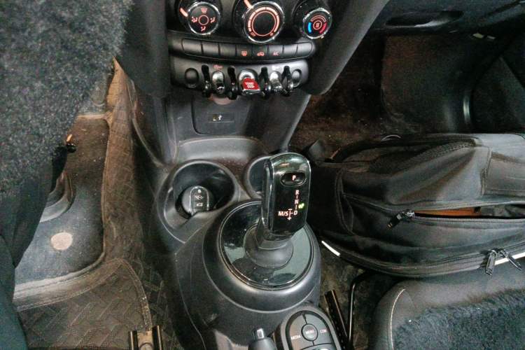 Used  MINI 2018 1.5T ONE
