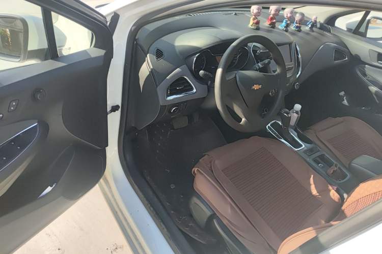 Used Chevrolet Cruze 2017 1.5L Automatic Pioneer Sunroof Edition
