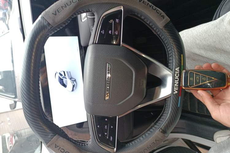 Used Venucia V 2023 260T Idol Edition Pro
