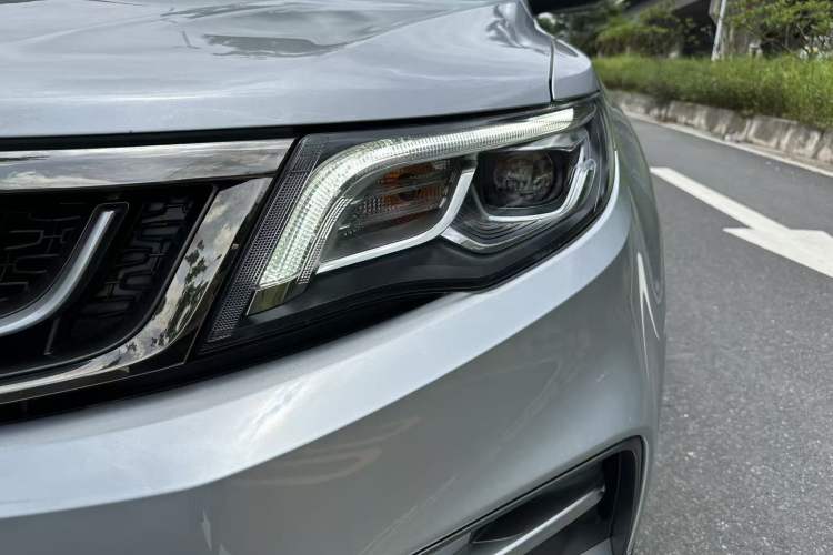 Used Geely Auto Emgrand X7 Sport 2020 1.8TD DCT Two-Wheel Drive Smart Connect 4G-Enabled Version
