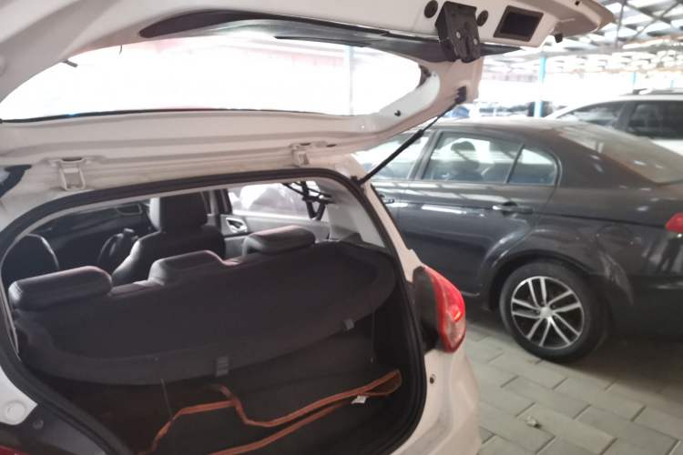 Used Baojun 310 2017 1.5L Automatic Fashion Model
