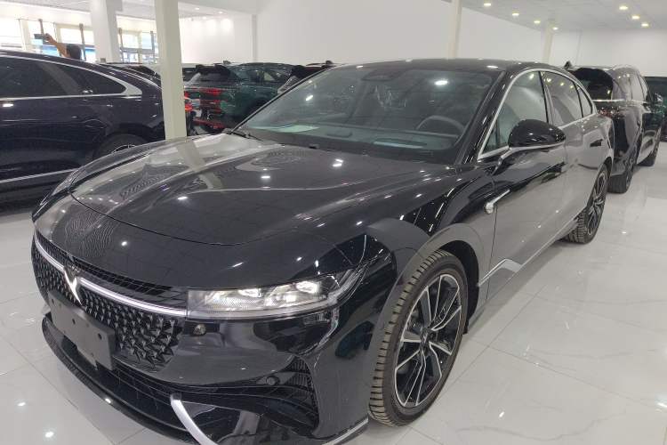 Used VOYAH PASSION 2024 PHEV Four-Wheel Drive Ultra-Long Range Flagship Model
