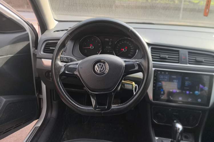 Used Volkswagen Lavida 2015 1.6L Automatic Comfort Edition
