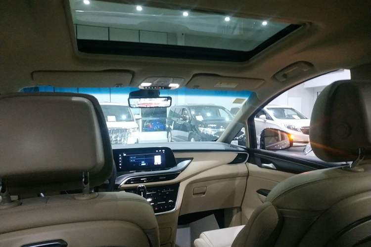 Used Buick GL8 2023 ES Lu Zun Deluxe Model
