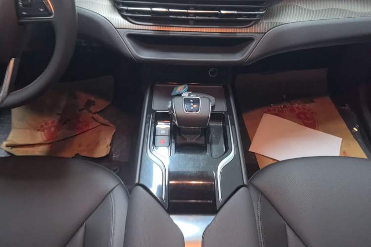 Used Hongqi E-QM5 2022 431 km Charge & Enjoy Edition
