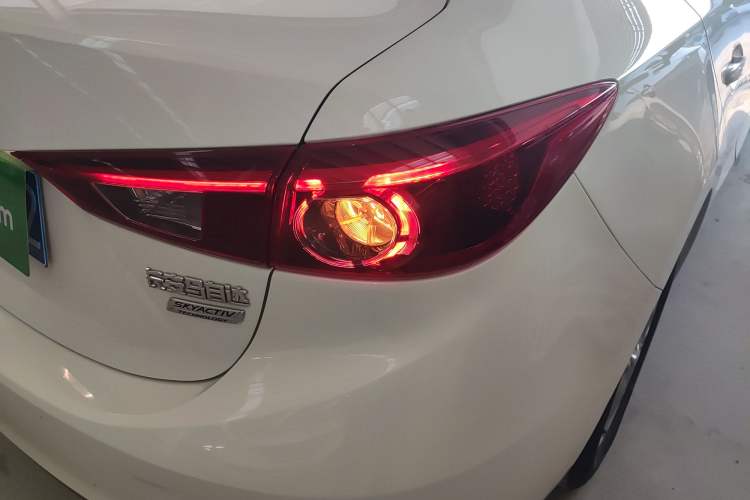 Used Mazda Mazda 3 Axela 2017 Sedan 1.5L Automatic Luxury Model Emission Standard China V
