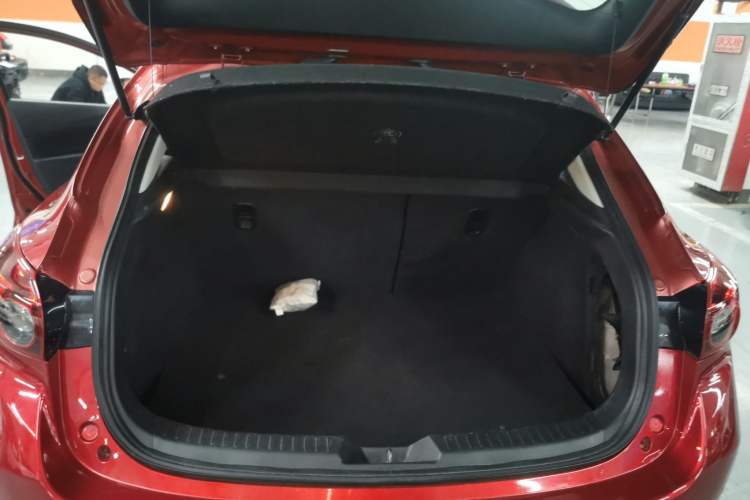 Used Mazda Mazda 3 Axela 2014 Hatchback 1.5L Automatic Luxury Model