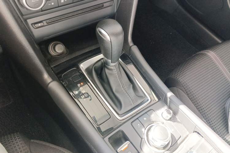 Used Mazda Mazda 3 Axela 2019 Cloud-Controlled Sedan 1.5L Automatic Luxury Model China VI Standard
