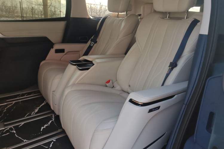 Used Buick Century 2023 2.0T Seven-Seater Yinshi Edition
