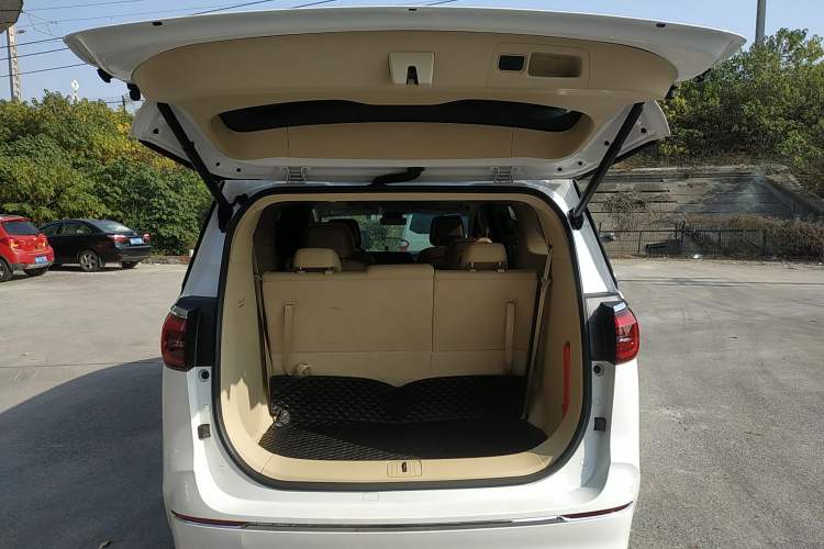 Used Buick GL8 2023 ES Lu Zun Deluxe Model
