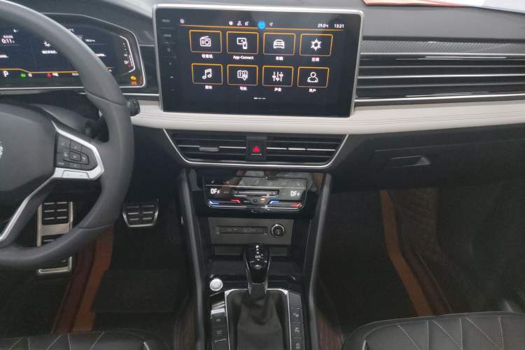 Used Volkswagen Tiguan L 2024 Outstanding Model 330TSI Automatic Two-Wheel Drive R-Line Dragon Glory Edition
