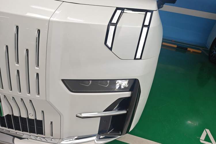 Used Zeekr 009 2024 Six-Seat Executive Version 4WD 108 kWh
