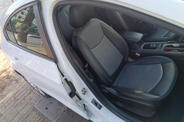 Used Chevrolet Cruze 2018 Hatchback 320 Automatic Pioneer Sunroof Edition
