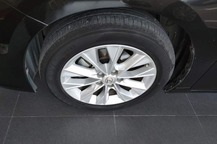 Used Lexus ES 2014 300h Elite Edition