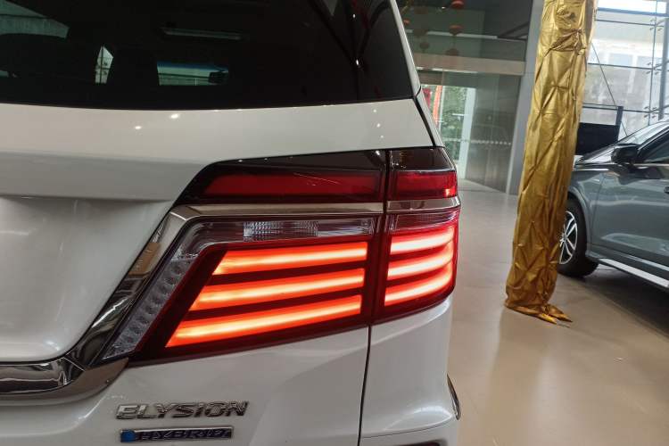 Used Honda Elysion 2019 2.0L Hybrid Supreme Edition
