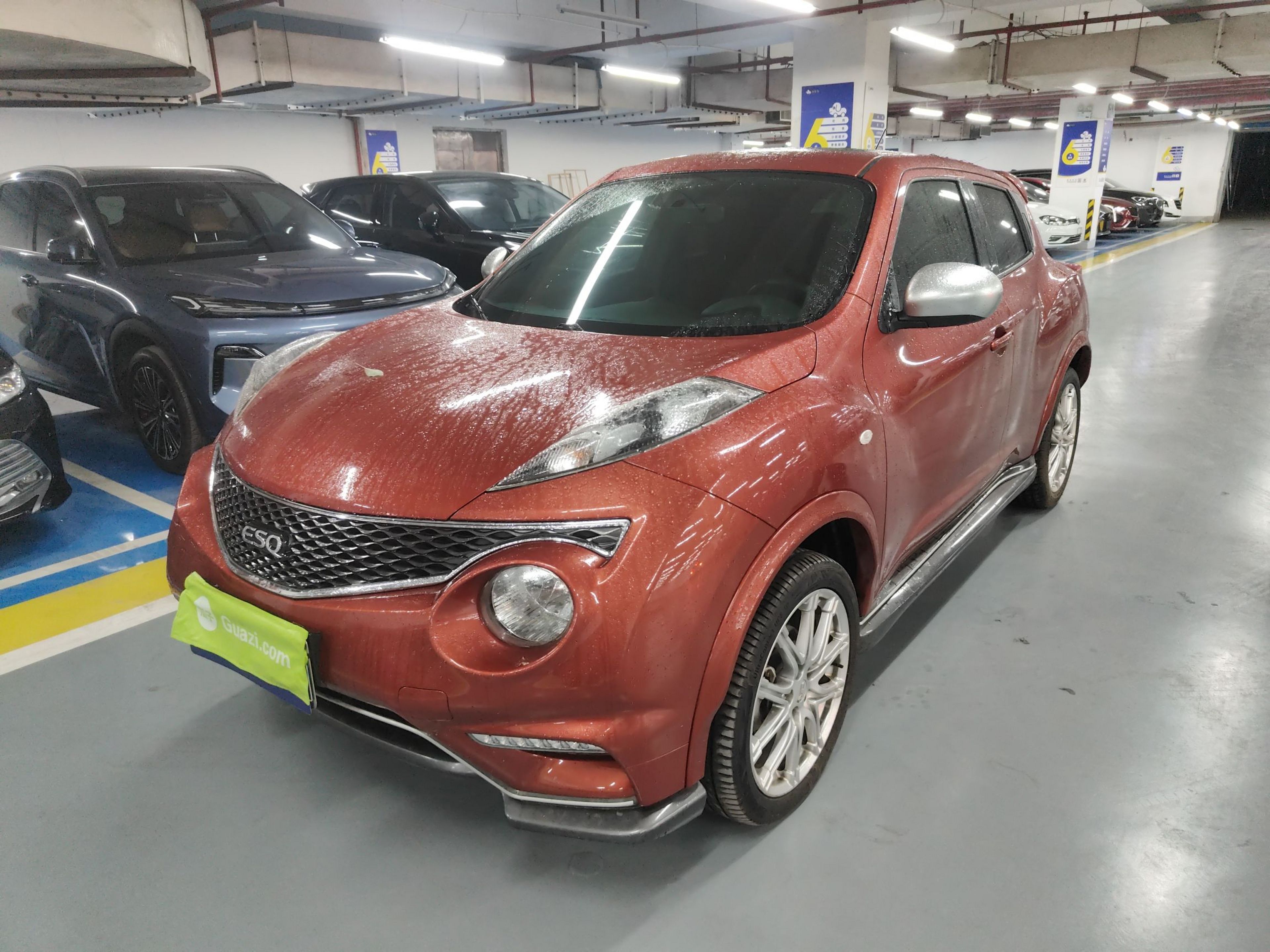 Под передней частью автомобиля