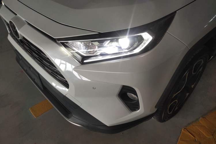 Used Toyota RAV4 2021 2.0L CVT Four-Wheel Drive Premium Edition