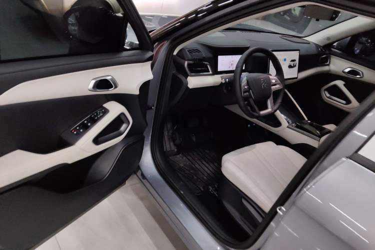 Used BYD Yuan UP 2025 Intelligent Driving Version 401 KM Dynamic Edition
