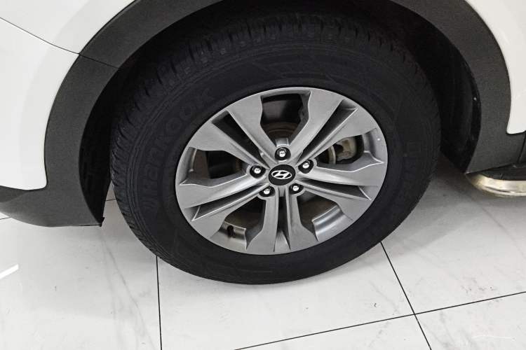 Used Hyundai Santa Fe 2013 2.4L Automatic Two-Wheel Drive Smart Version
