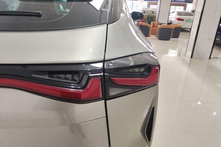 Used Oshan Z6 2022 Blue Whale 1.5T DCT Luxury Model