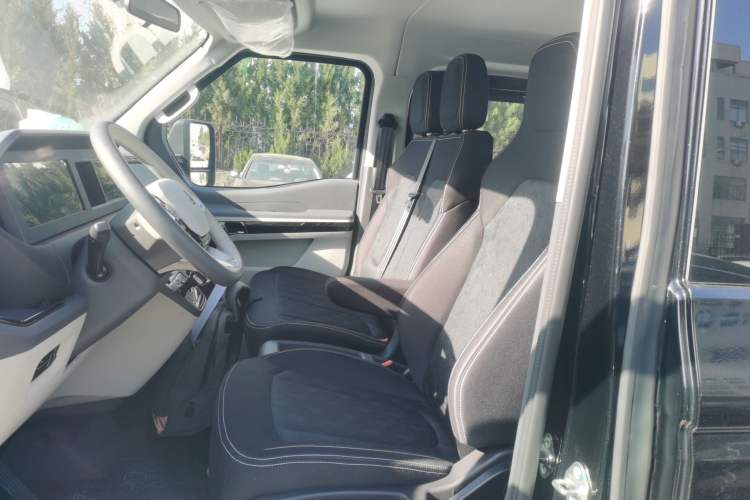 Used  Pioneer V 2024 Multi-Function Version 2.0T Automatic Short Wheelbase Low Roof
