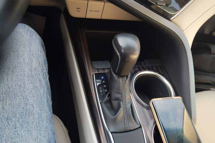 Used Toyota Camry 2018 2.0G Luxury Edition
