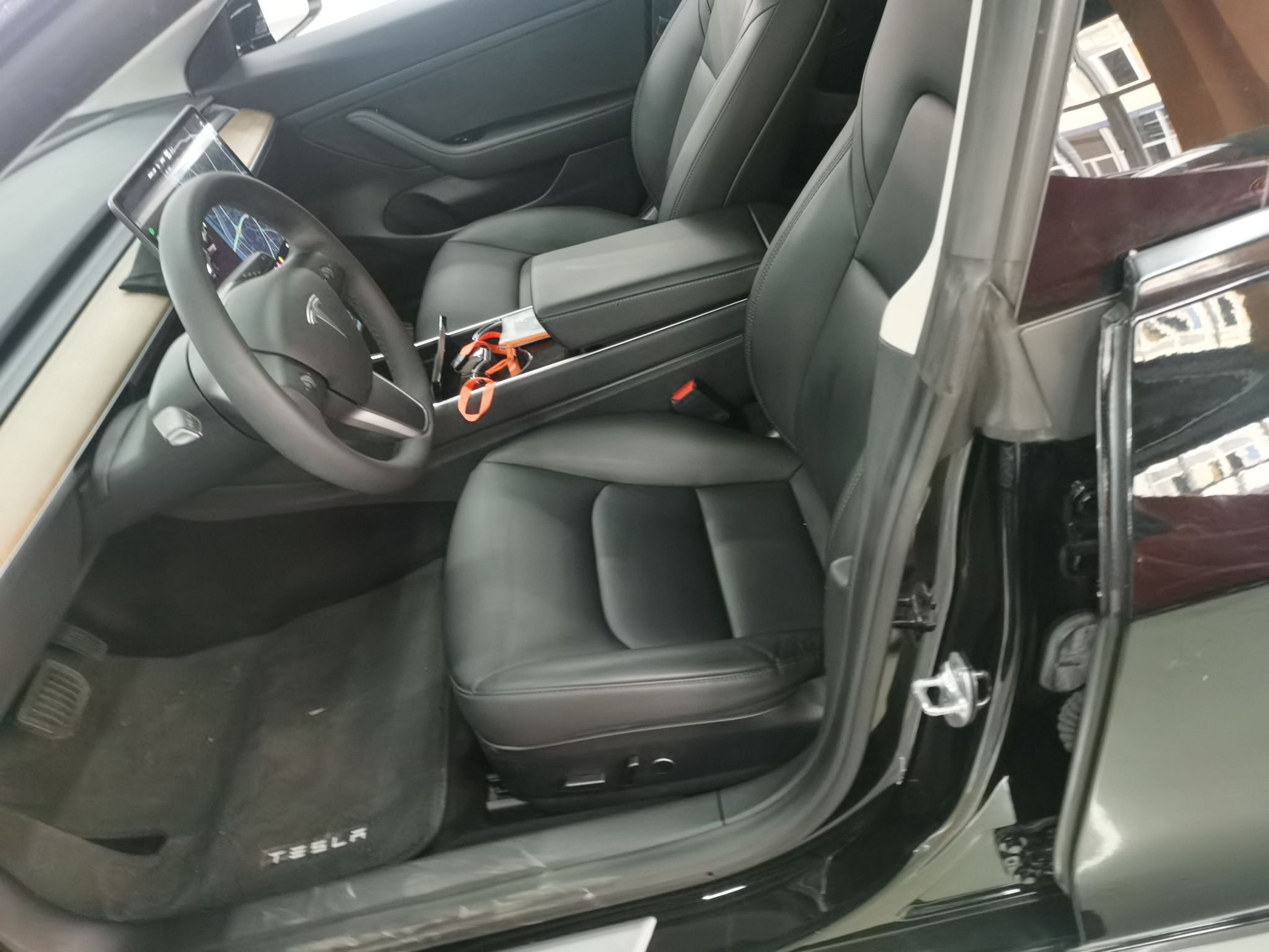 Переднее сиденье в автомобиле