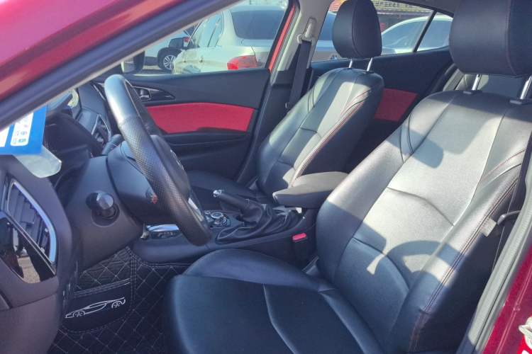 Used Mazda Mazda 3 Axela 2014 Sedan 1.5L Automatic Comfort Model
