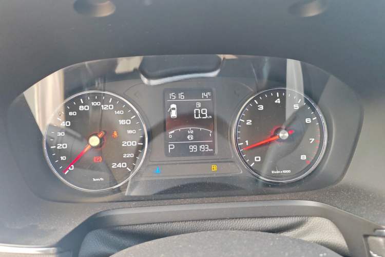 Used Roewe RX5 2016 20T Two-Wheel Drive Automatic Internet Smart Edition
