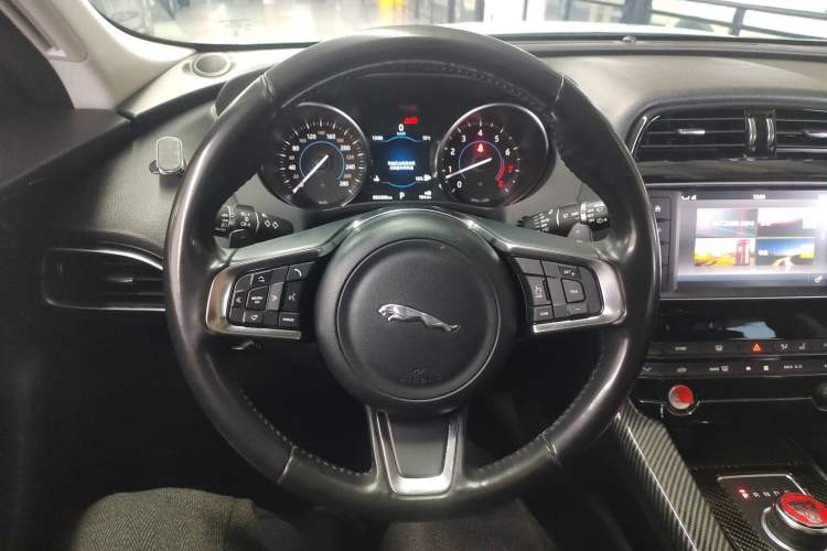 Used Jaguar F-PACE 2018 2.0T Two-Wheel Drive Urban Deluxe Edition
