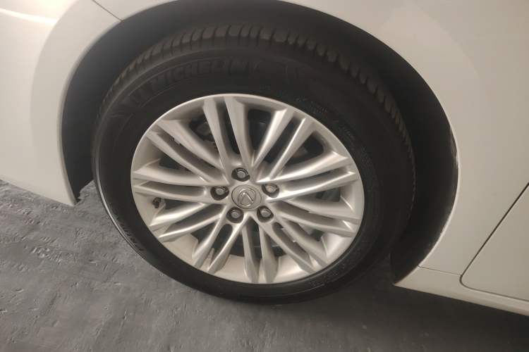 Used Lexus ES 2016 200 Midnight Special Limited Edition
