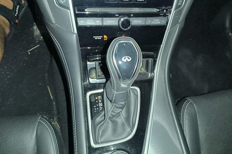 Used Infiniti Q50L 2018 2.0T Enjoyment Version China VI Standard
