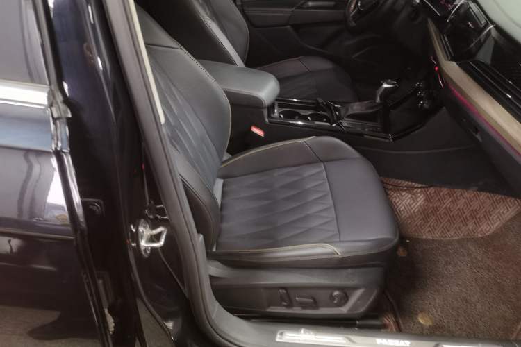 Used Volkswagen Passat 2019 330TSI Luxury Edition China VI Standard
