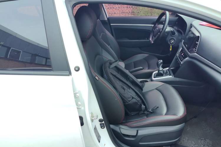 Used Hyundai Elantra 2016 1.6L Manual ZhiXuan·Youth Edition
