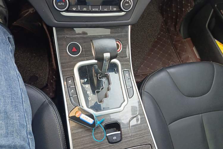 Used Land X7 2015 2.0T Panoramic Luxury Edition
