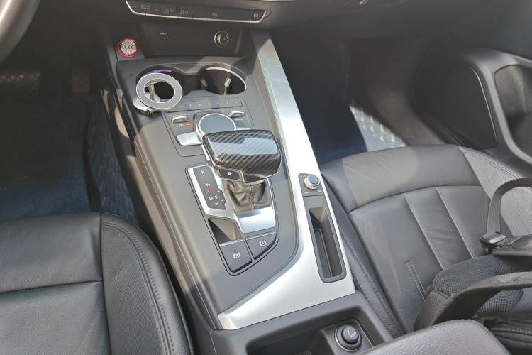 Used Audi A4L 2018 30th Anniversary Edition 40 TFSI Fashion Model
