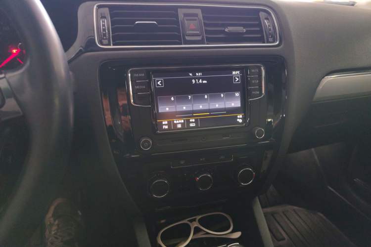 Used Volkswagen Sagitar 2017 230TSI Automatic Comfort Version
