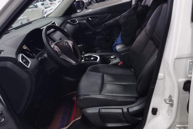 Used Nissan X-Trail 2016 2.0L CVT Smart Enjoyment Version 4WD
