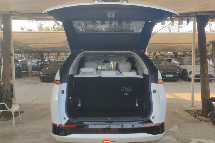 Used XPeng X9 2024 610 Long-Range Pro
