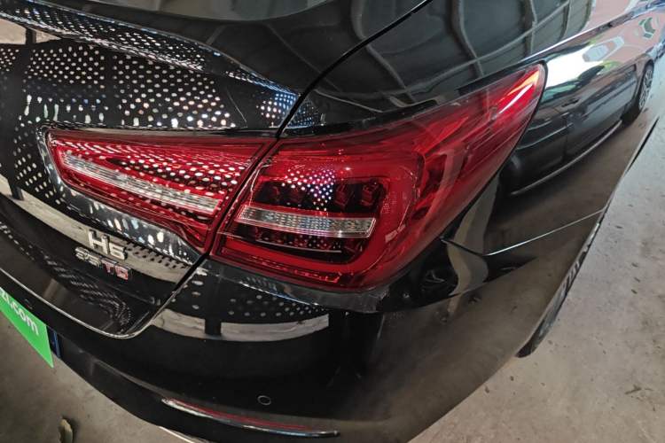 Used Hongqi H5 2022 Classic Model Facelift 1.8T Automatic Smart Connect Flagship Edition
